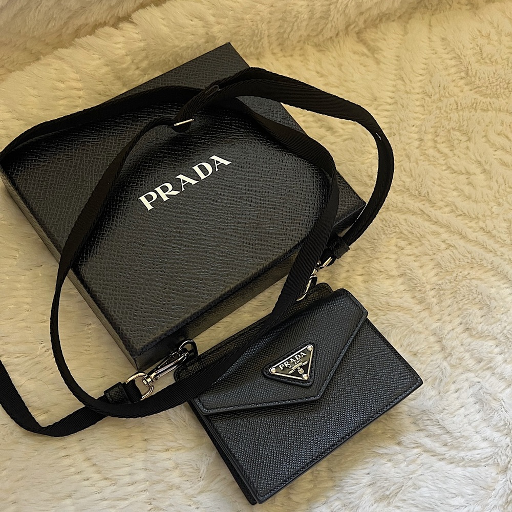 💯Authentic 🫶🏻 Prada Saffiano Leather card holder with Shoulder strap ❤️